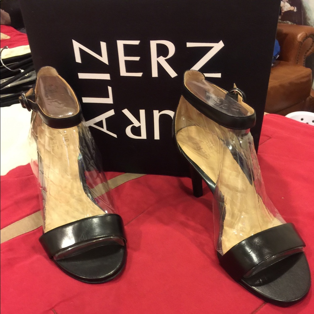Naturalizer Kinsey Size 10M Black Heels